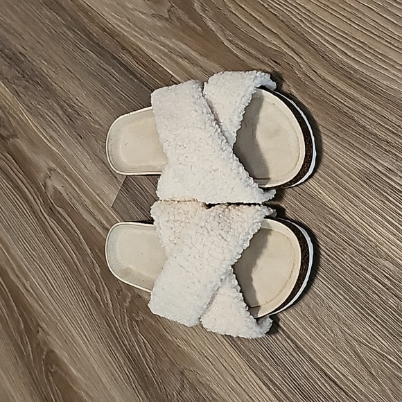 REITMANS Fleece Cross Over Slides - Picture 3 of 4